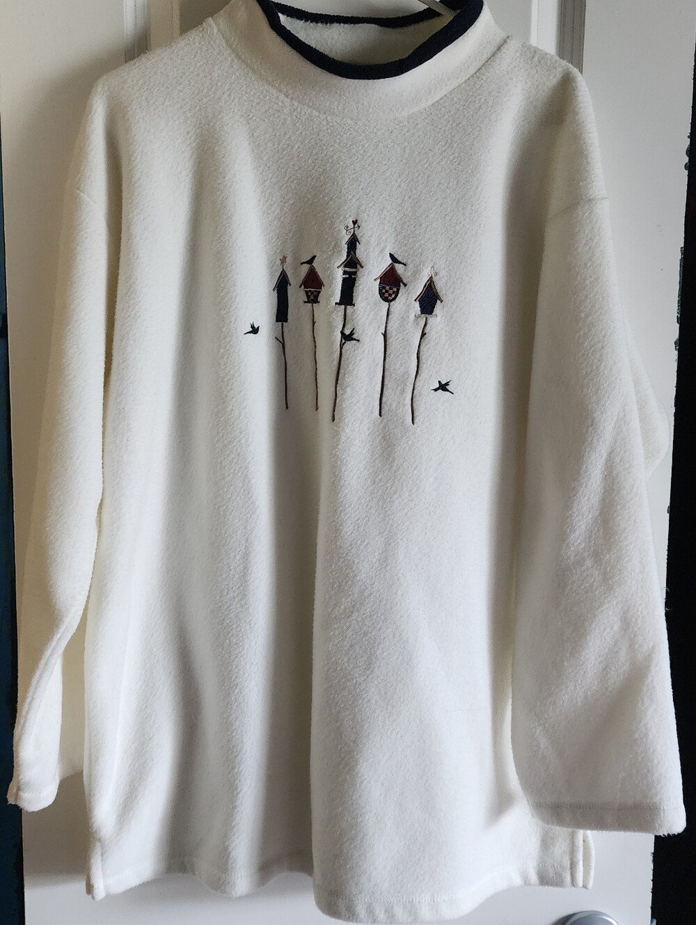Vintage Top Stitch White Fleece Grandmacore Crew With Embroiderd Birdhouses